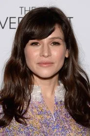 Yael Stone as Peretta Jones