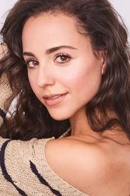 Skye Coyne as Susan