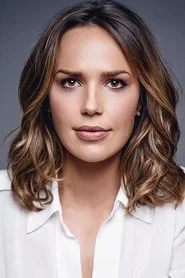 Arielle Kebbel as Belle Skinner