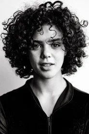 Safia Oakley-Green as Elizabeth
